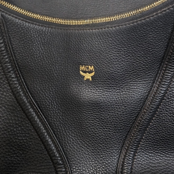 MCM black pebbled leather bag EUC. - Picture 4 of 9